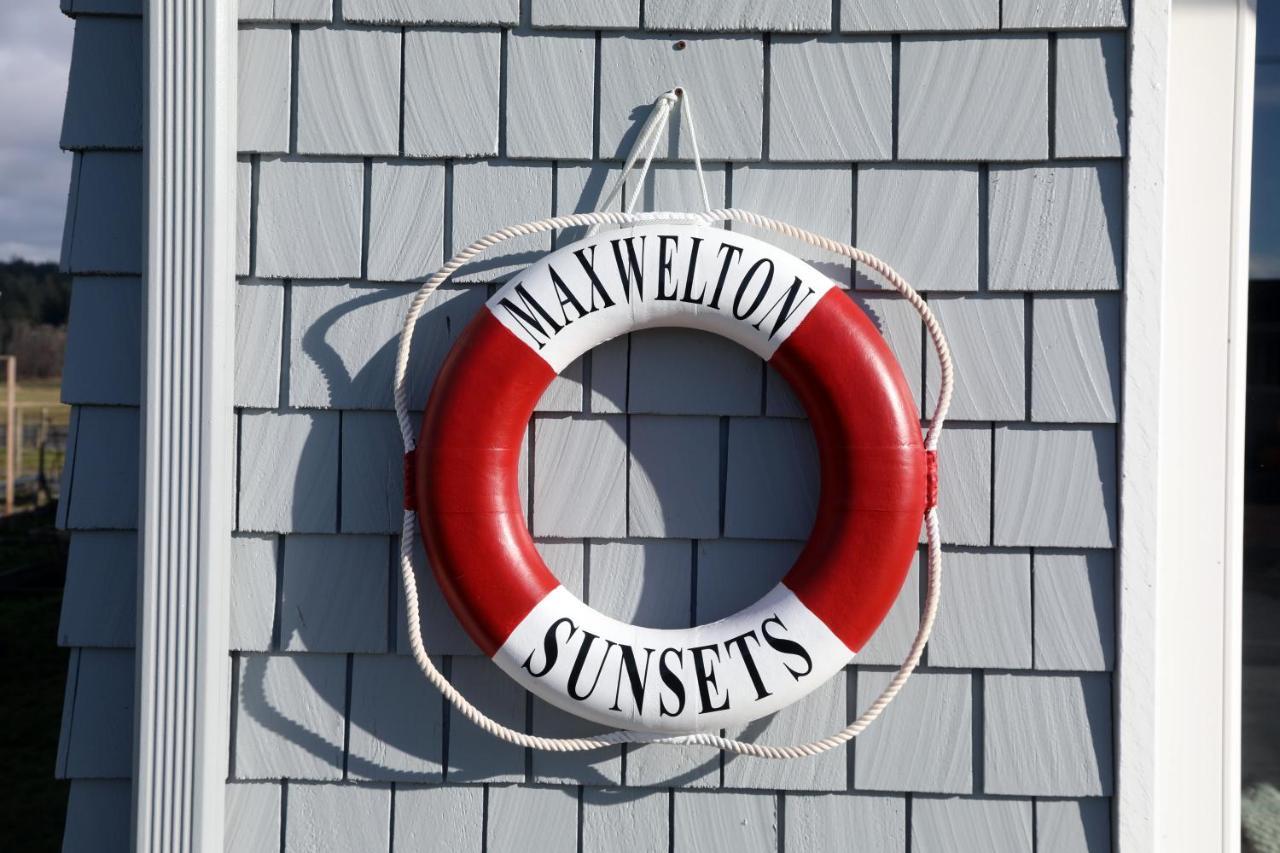 Maxwelton Beach Sunsets! Kayaks & Paddleboards! 1 Min Walk To The Water! Clinton Eksteriør billede